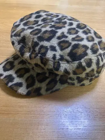 레오파드 헌팅 캡 퍼