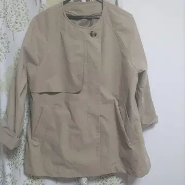 베이지 트렌치코트 폴리에스테르 100%