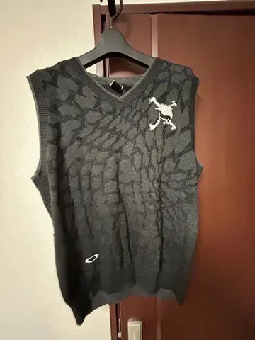 가격 인하! 레어! 오클리 스컬 블랙 골프 V넥 니트 베스트