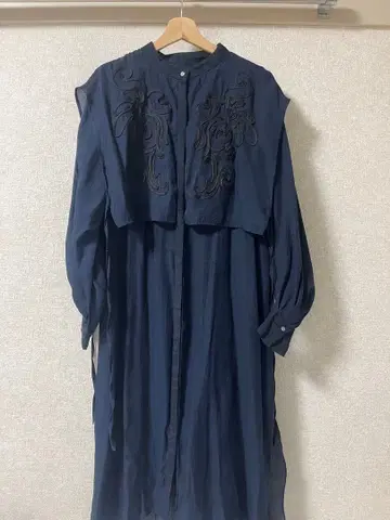 Rose Bad 네이비 커프스 옷깃 자수 긴팔 롱 원피스