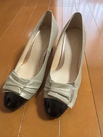 [ 새상품 ] Riz raffinee 리즈라피네 펌프스 ( 23 )