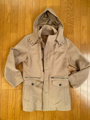 베이지 트렌치코트 후드 부착