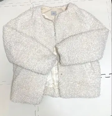 그린 라벨 릴랙싱 화이트 노카라 보아 자켓