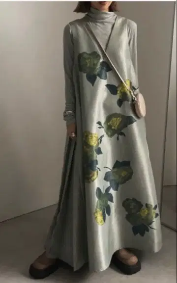 Ameri ELLIE 비대칭 플리츠 드레스 그린