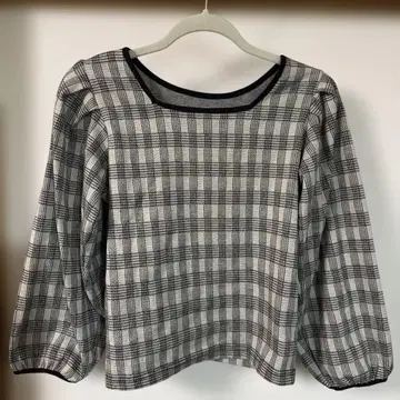 체크 무늬 스퀘어넥 긴팔 상의 레트로걸