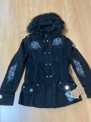 [d.i.a] 숏코트 트렌치코트 숏 기장 락 테이스트