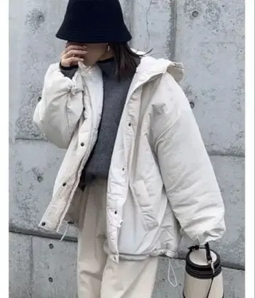 화이트 후드 부착 다운 자켓 M