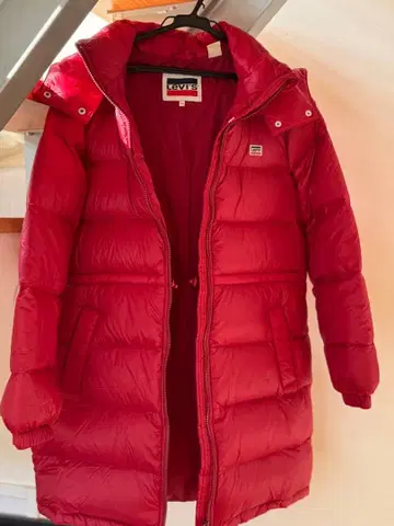 LEVI'S 빨간색 다운 자켓 후드 부착