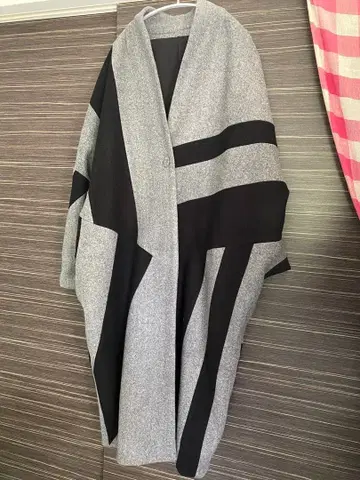 그레이 블랙 기하학 패턴 롱 코트