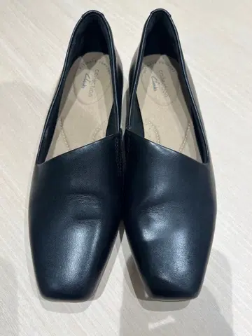 Clarks 블랙 가죽 펌프스 낮은 힐