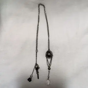 새상품급 스와로브스키 디즈니 콜라보 다크 실버 목걸이