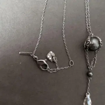 새상품급 스와로브스키 디즈니 콜라보 다크 실버 목걸이