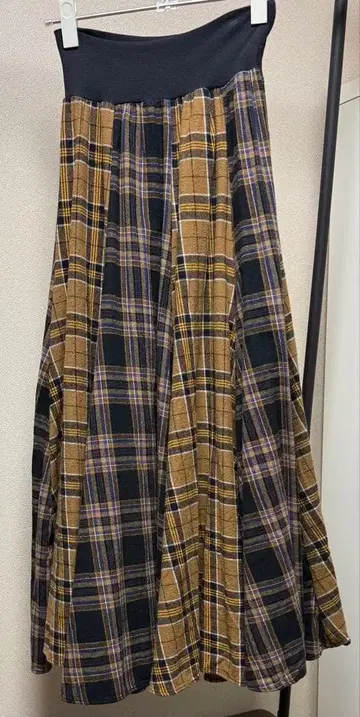 MONiLE 체크 무늬 플레어 스커트