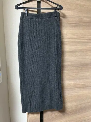 새상품급 PLST 울 타이트 스커트 다크 그레이