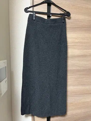 새상품급 PLST 울 100% 타이트 스커트 다크 그레이