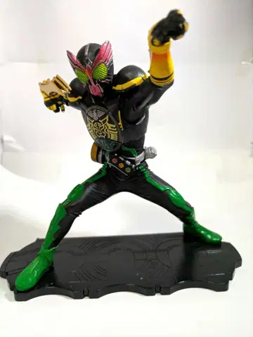 가면라이더 오즈 받침대 포함 피규어