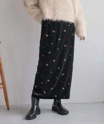 LOWRYSFARM 벨로아 슈 타이트 스커트