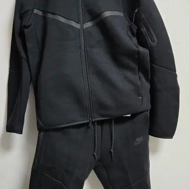 nike tech top and bottom