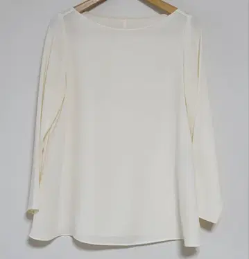 일본제 화이트 블라우스