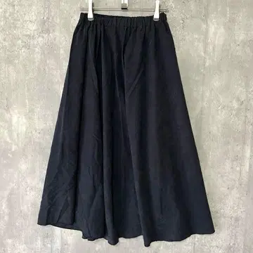 미사용 새상품 rps 스웨이드 플레어 무릎 기장 스커트 허리밴딩 심플