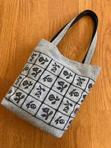 핸드메이드 토트백 울 원단 장미 자수 원단 그레이