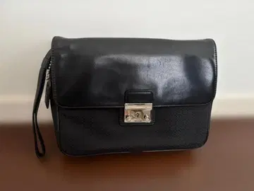 블랙 가죽 클러치백