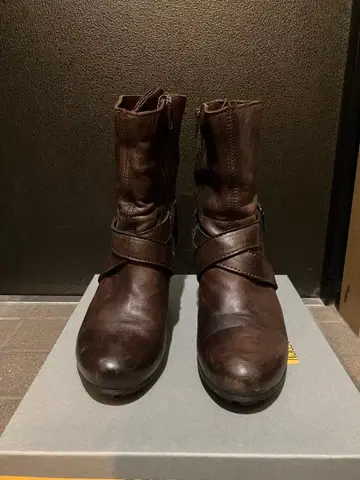 MANAS DESIGN 브라운 소가죽 부츠