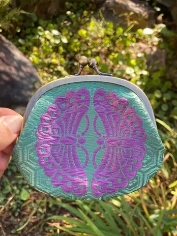 보라색 자수 가마구치 코인 케이스