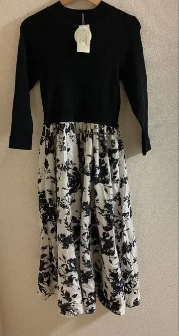 미사용 플라워 도킹 원피스 블랙 사이즈 38