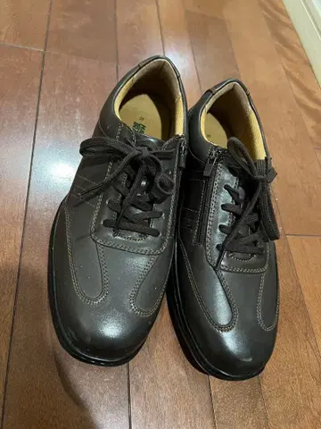 다크 브라운 신발