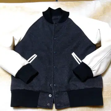 그레이/화이트 바시티 자켓