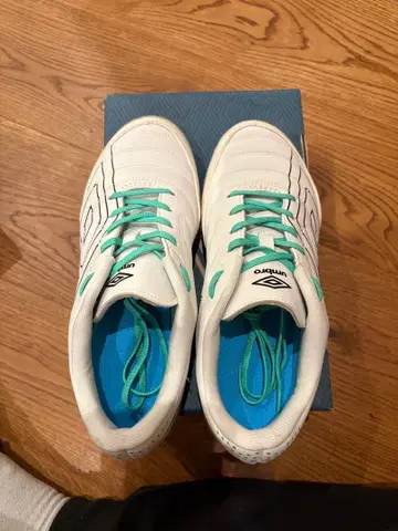 Umbro Brilliant 화이트/터콰이즈 신발