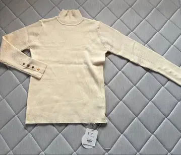 크로셰 아이보리 리브 하이넥 스웨터 미사용
