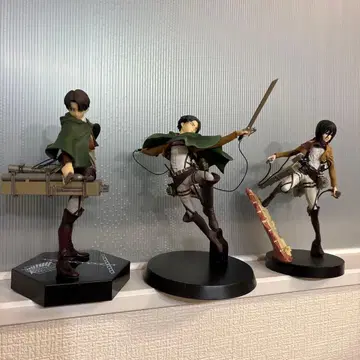 진격의 거인 리바이 병장 미카사 피규어