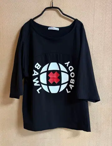 la body x BAWL 블랙 티셔츠