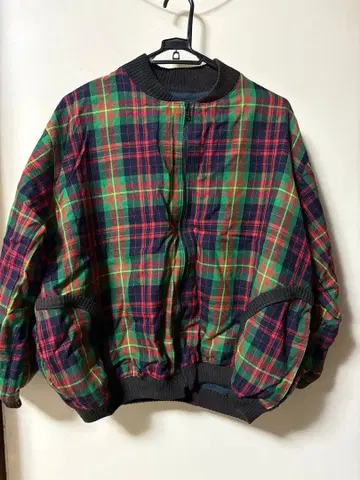 체크 무늬 봄버 자켓