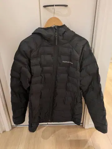 Peak Performance 후드 부착 다운 자켓