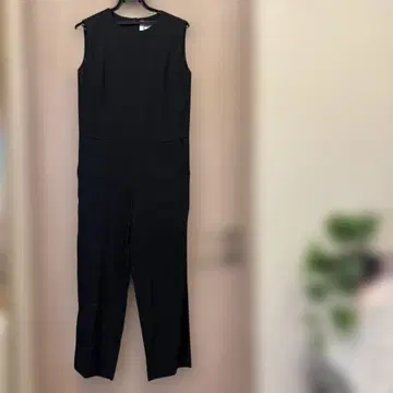 [ 새상품급 ] JILKY 블랙 슬리브리스 올인원 U넥 와이드 팬츠