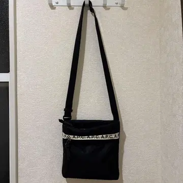 A.P.C. 나일론 숄더백 블랙