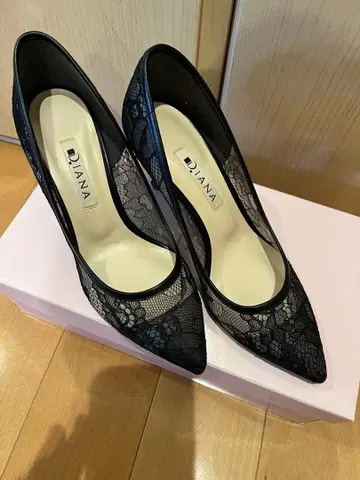 DIANA 블랙 레이스 하이힐