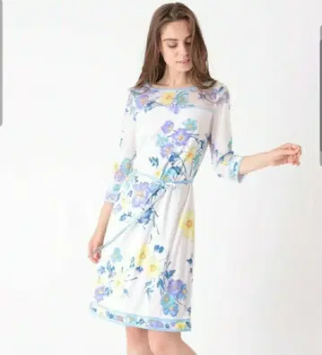 컨디션 최상 레오나르 칸칸 소재 시스루 소매 원피스 42