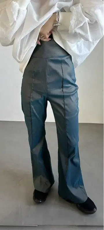 스트레치 플레어 팬츠 실버