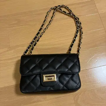 블랙 퀼팅 숄더백
