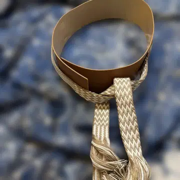 베이지와 화이트 허리띠