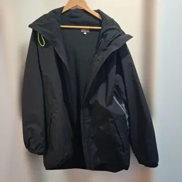 블랙 후드 부착 방수 방한 자켓