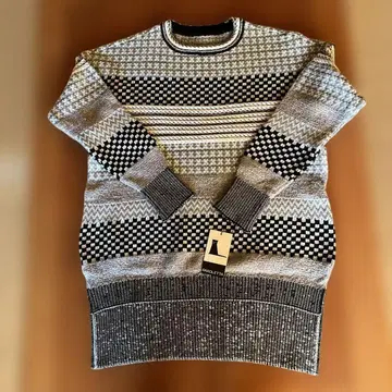 기하학 패턴 그레이 계열 니트 스웨터