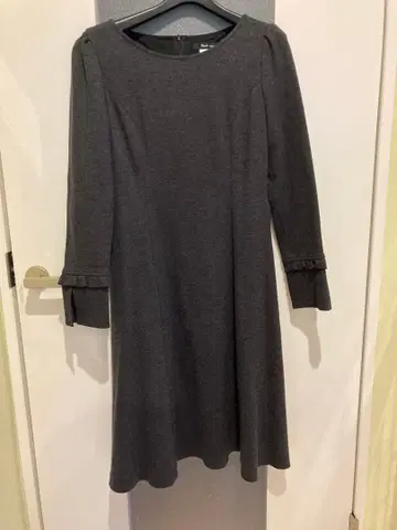 다크 그레이 플레어 스커트 원피스