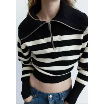 ZARA 화이트 블랙 보더 무늬 니트 카라 부착 하프 지퍼 숏 기장 L