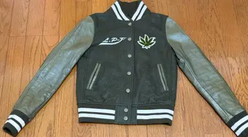 루시안 페라피네 고급 바시티 자켓 그린 S 사이즈