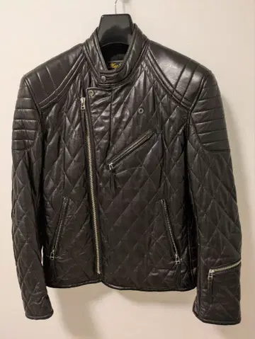 맥스프리츠 블랙 가죽 자켓 퀼팅 디자인